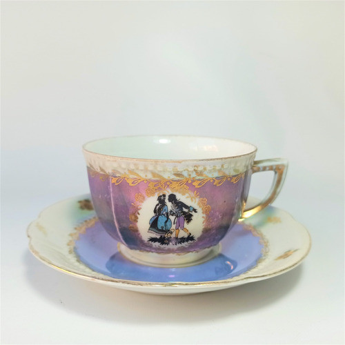 Antigua Dúo De Té En Porcelana Alemana Con Escena Galante. 0