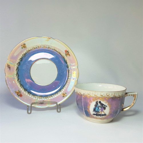 Antigua Dúo De Té En Porcelana Alemana Con Escena Galante. 1