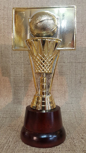 Set X3 Trofeo Plástico Básquet Tablero Base Madera 1