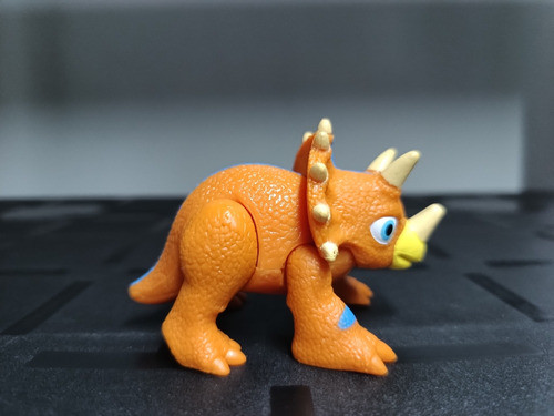 Playmates Half Shell Heroes Triceratops Dinosaurio Juguete 1