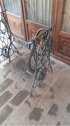 Antiguo Pie De Maquina De Coser Singer Industrial 1