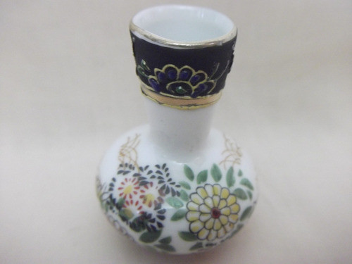 B. Antigo - Vasinho Em Porcelana Japonesa Pintado A Mão Vp1 1