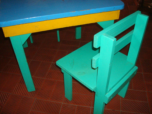 Mesa Infantil Con 2 Sillas Usada 1