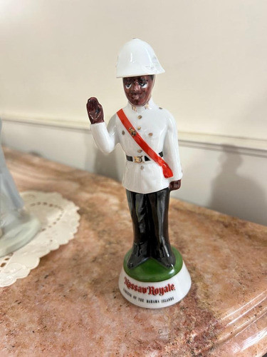 Botella De Coleccion Porcelanasoldado Nassau Royale Police 1