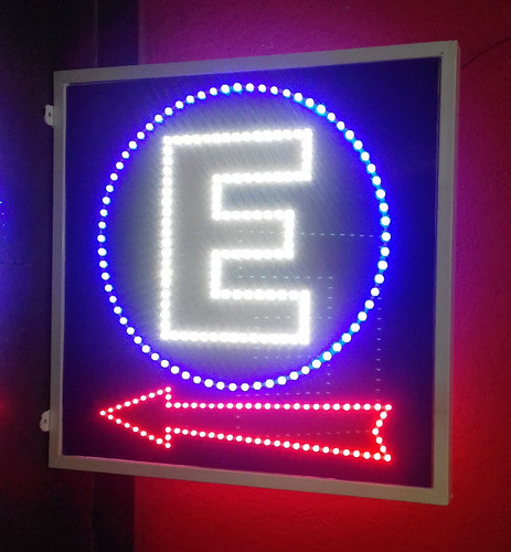 Cartel Led Estacionamiento Simple Faz 60 X 60 Cm Con Flecha 0