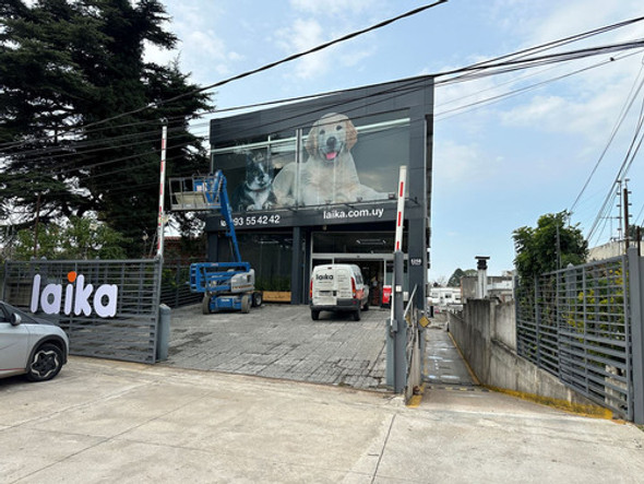 Importante Local Comercial Rentado Sobre Av. Italia 0