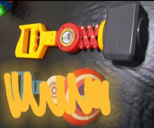 Escudo Con Resorte Capitan American. Martillo Thor. C/u 1