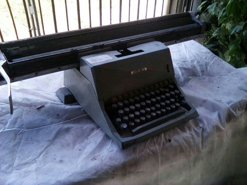 Antigua Maquina Escribir Olivetti Carretel Largo 1