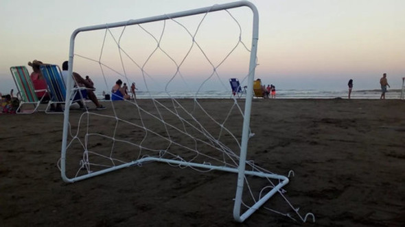 Mini Arco De Fútbol Aktom Acero 50x80 Cm Red Y Estacas Maf 1