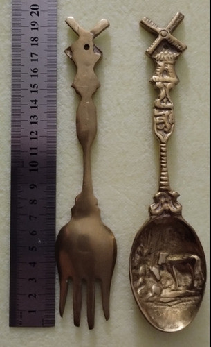 Antiguos Cubiertos De Bronce Labrados Para Colgar 1