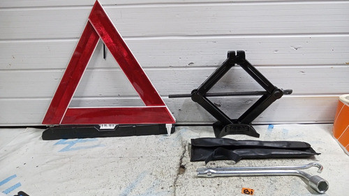 Kit Macaco/triângulo/chave Roda Nissan Kicks 16/17 Orig S130 0