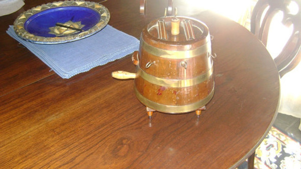 Antiguo Barrilito En Madera De Roble Con Bronces 0