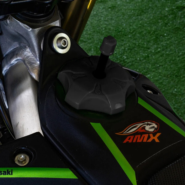 Tapon Tanque De Nafta Con Valvula Kawasaki Amx Negro 1