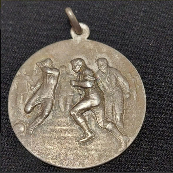 Medalla Sobre Relieve Futbol Metal Plateado 33x30 Mm - 1059 0