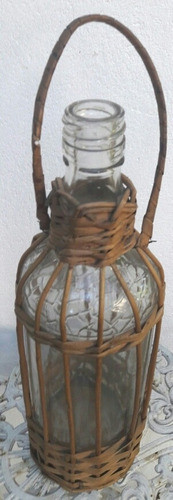 Antigua Botella Forrada Mimbre Con Asa Coleccion Sana. 1