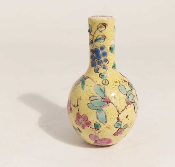 Pequena E Antiga Garrafa De Rapé Em Porcelana Chinesa. 1