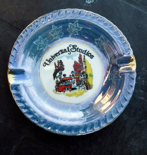#16. Cenicero De Porcelana Universal Studios - Made In Japan 0