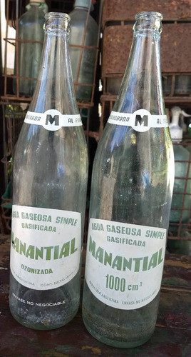 Botella Antigua Manantial Agua Dos Botellas 0