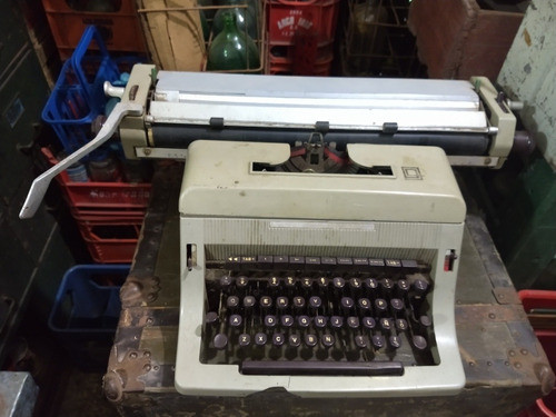 Antigua Maquina De Escribir Olivetti,para Decoración 1