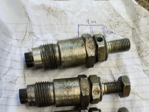 Inyectores Nissan 720 0