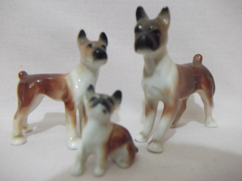 B. Antigo - Familia De Cachorros Boxer Em Porcelana Alemã 0