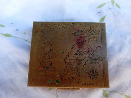 Cajita De Bronce Labrado Con La Estatua De La Libertad 1