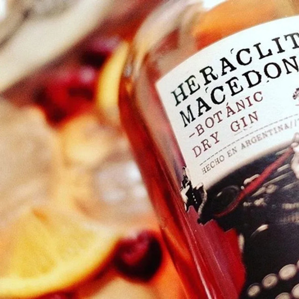 Gin Tonic Gin Heraclito Macedonio Botanic Dry 750ml Tragos 1