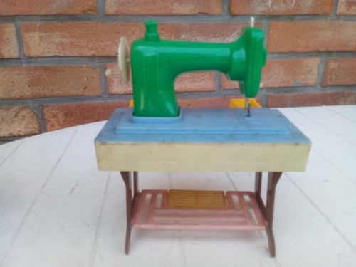 Antigua Máquina De Coser Marca Jugal Industria Argentina 1