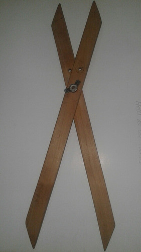 Compas En Madera Natural (aureo) 1