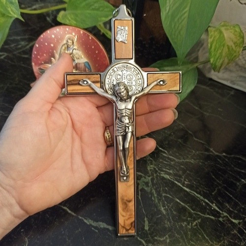 Cruz Metal Y Madera De Olivo San Benito Italiano 20 X 9.5 Cm 1