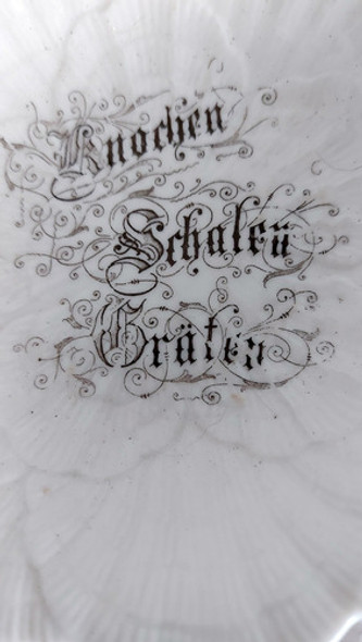 Muy Antiguo Plato En Fina Porcelana Alemana. 1