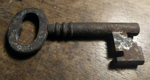 Antigua Llave Hierro Forjado, Anillo  Corazon , Sana. 0