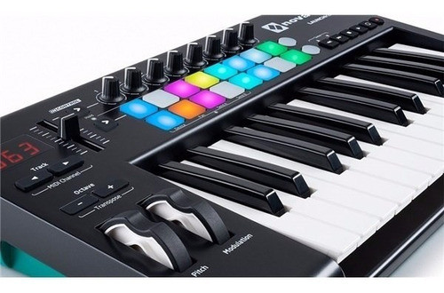 Controlador Novation Launchkey25 Mk2 16-pad 8-knob 25-key 0