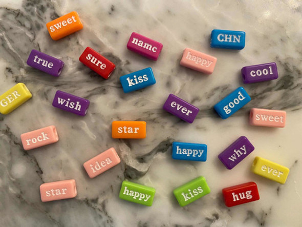 50 Dijes Colores Palabras Blancas. Oferta! Súper Lindos!! 0