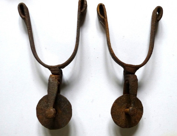 Espuelas De Hierro Forjado Muy Antiguas Rodaja Grande 0