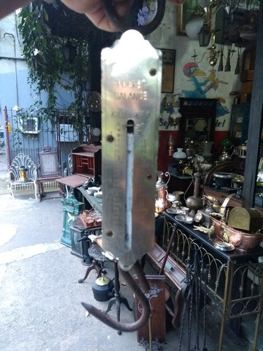 Balança Antiga  Inglesa Ferro Velho ,garrafeiro De Pendurar 0