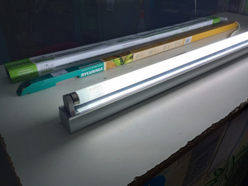 Tuboultravioleta Sylvania 90cm 30w. Uvb Para Reptiles+plafón 0