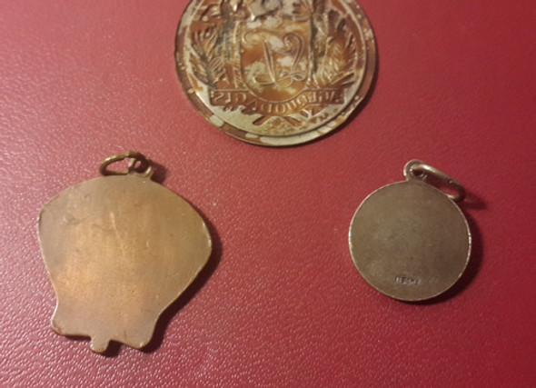 Medallas 2 Religiosas Y Chapita, Fotos, Ne302 1 Medallas 2 Religiosas Y Chapita, Fotos, Ne302 1