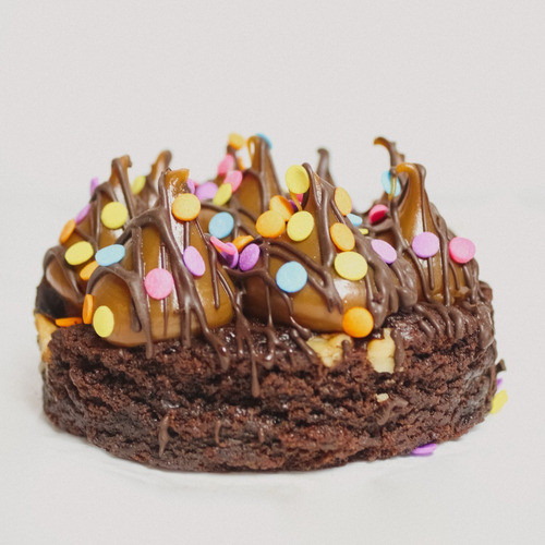 Agrega Mini Cake De Chocolate Y Dulce De Leche Con Confeti 0