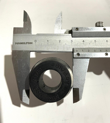 Jgo (4) Bujes Ojal Amortiguador Tras.toyota Hilux 4x4 / 4x2 1