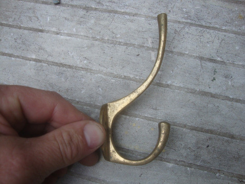 Antigua Percha De Bronce 2,8 X 5,6 X 11,7 Alto - 100 Grs. 0