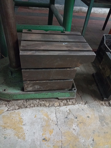Cubo Para Agujereadora De 40x30, En Buen Estado 1