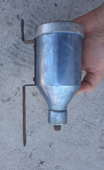 Antiguo Dosificador De Pared En Aluminio 1