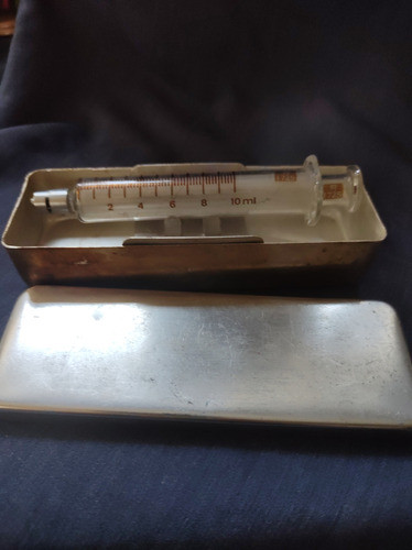 Caja Con Jeringa Antigua 1