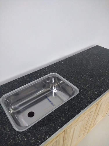 Mesada Granito Negro 1,55x0,62 Pileta Simple 1