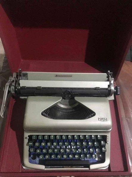 Máquina De Escribir Antigua Royal 1