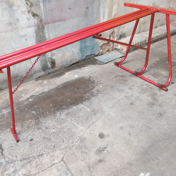 Exhibidor Para La Venta De Motos En Hierro 1