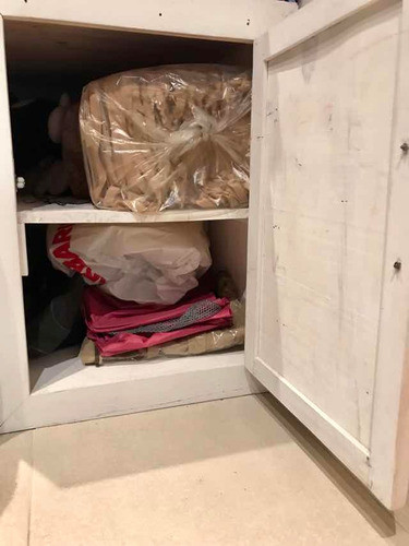 Mueble Rectangular Con Puerta Y Un Estante En El Medio Usado 1
