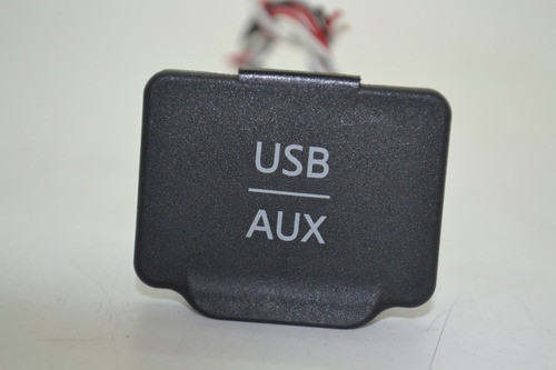 Entrada Usb Auxiliar Nissan Sentra 2014 Original 0