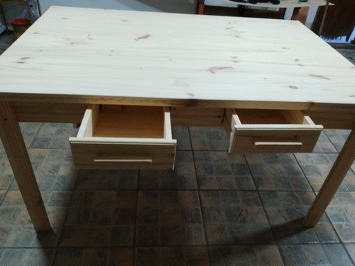 Mesa De Madera Con Cajones 1